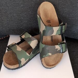 Birkenstock Arizona Kid Desert Soil Khaki Camo Sandal